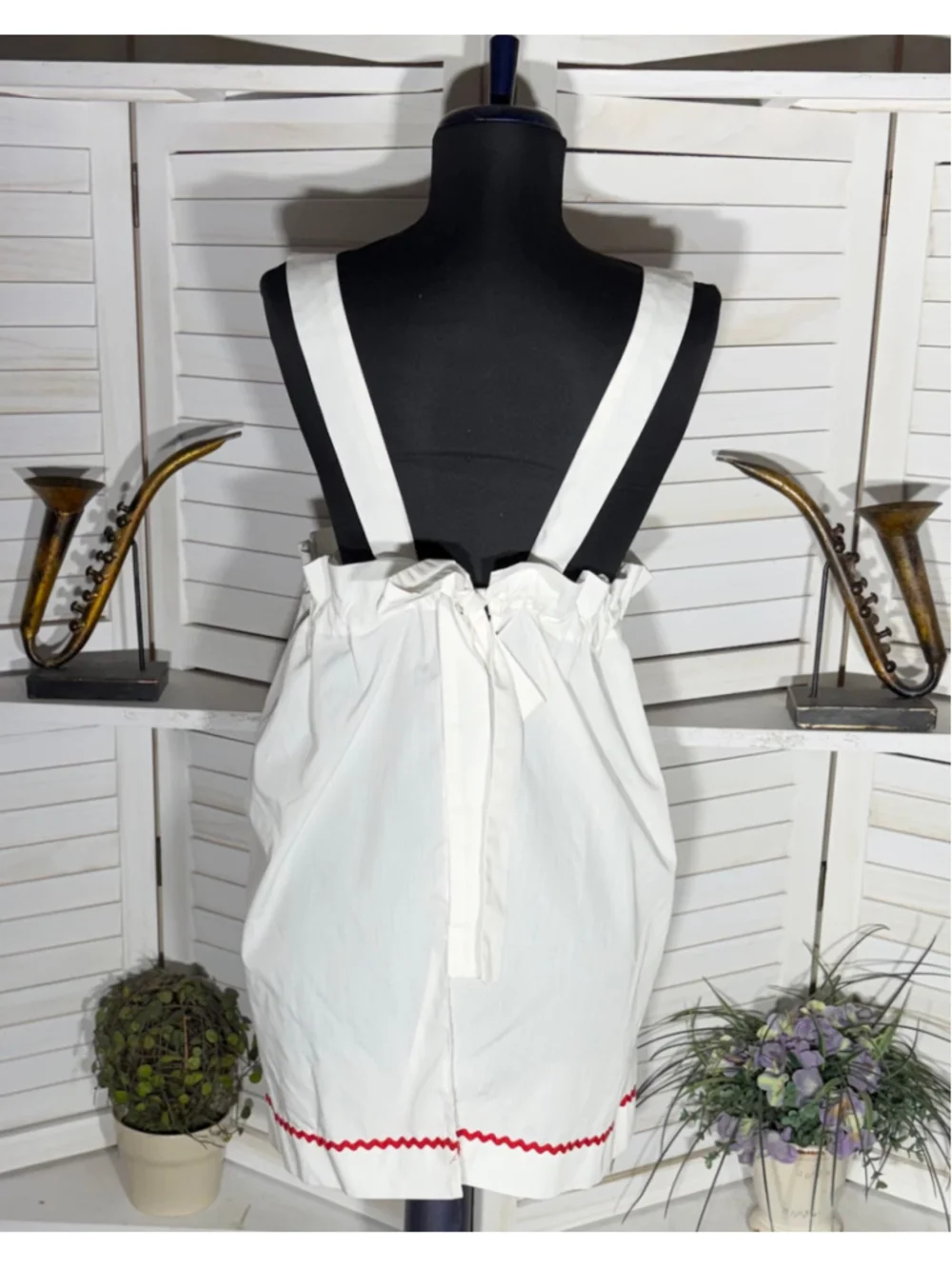Vintage retro maid